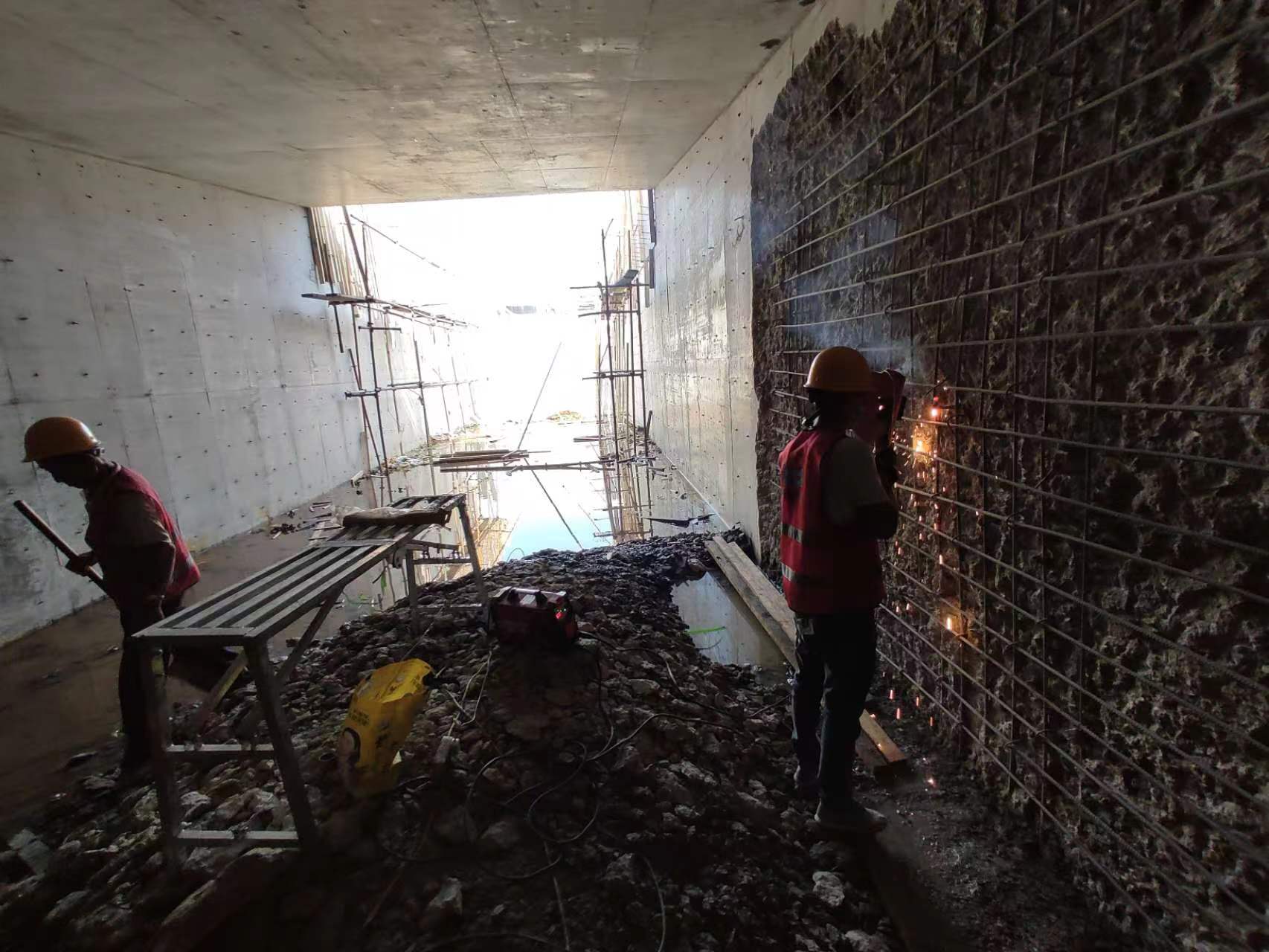 栾城挖断承重墙导致楼体开裂，加固施工方案出炉